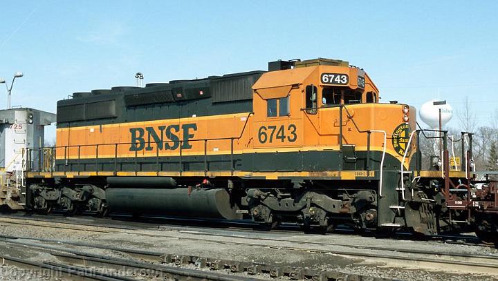 BNSF 6743 SD40-2.jpg